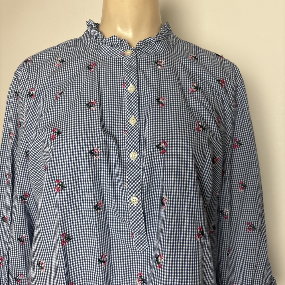 Talbots Shirt Womens L Blue Gingham Embroidered Floral Long Sleeve roll tab Top - Picture 2 of 9